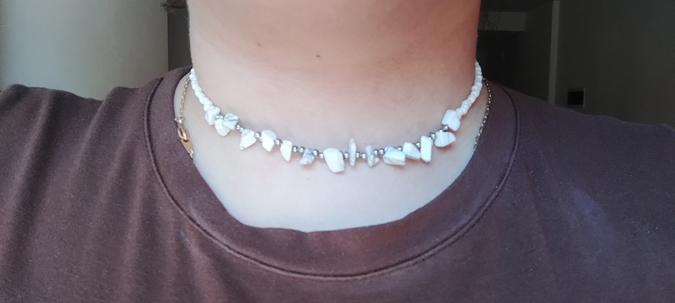 Collares piedras blancas