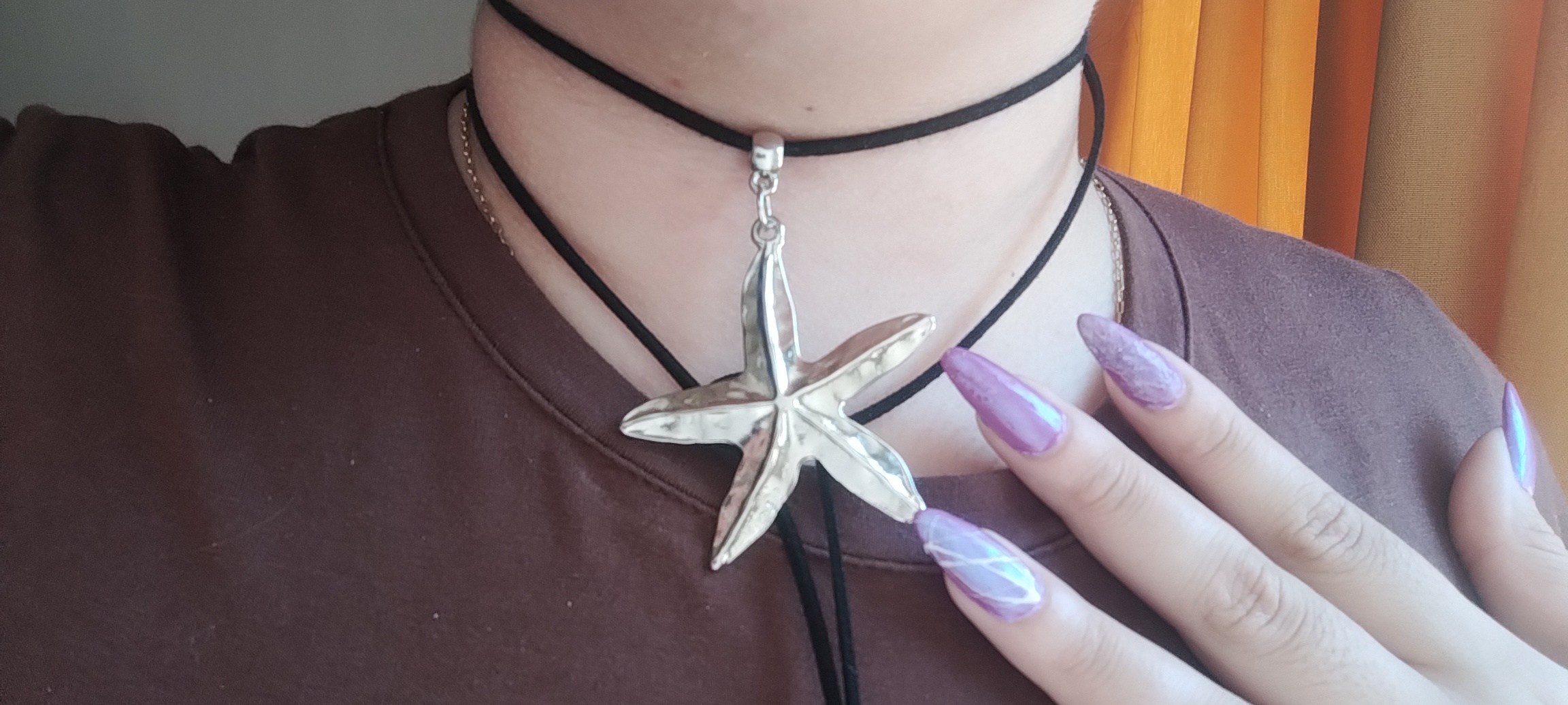 Collar choker con dije de estrella